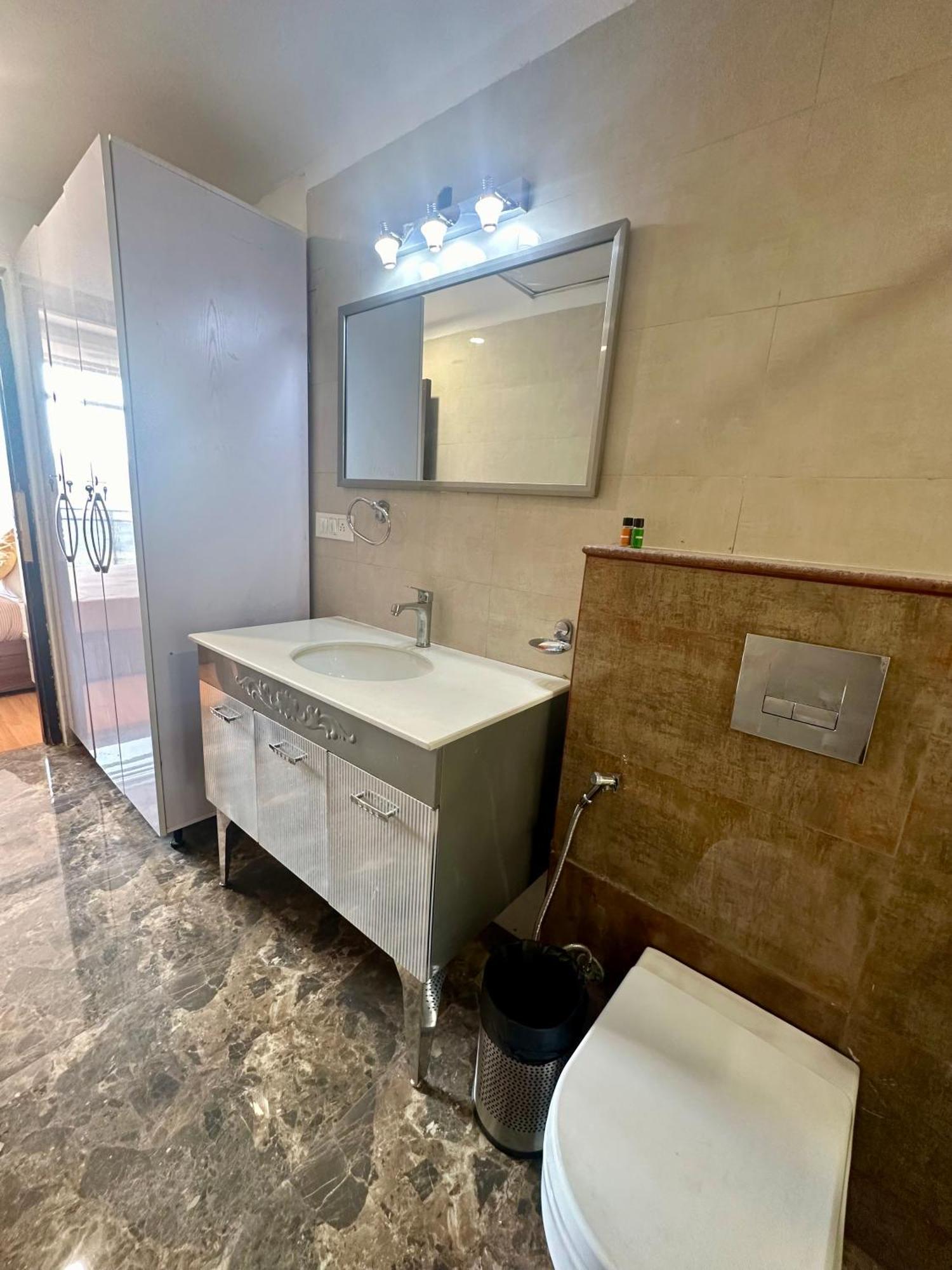 Flamingo Hotel Sector 67 I Studio Rooms I 구르가온 외부 사진