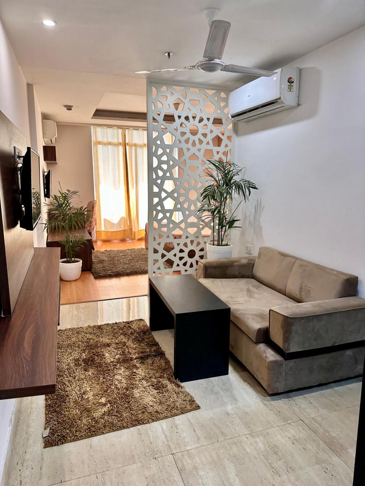 Flamingo Hotel Sector 67 I Studio Rooms I 구르가온 외부 사진
